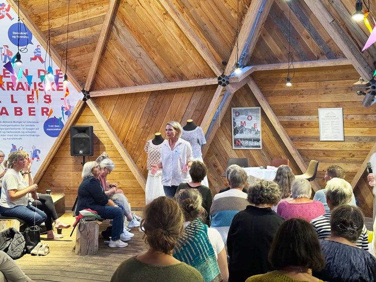 Strikkecafé med foredrag af dygtige Lisa Renner i Domen