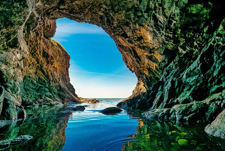 Sejl i gennem klippehulen Den Våde Ovn