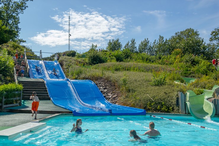 Nyd en sjov dag i Brændesgårdshavens vandland