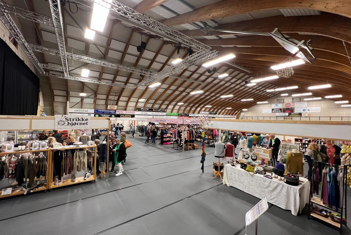 I 2024 lagde flere end 2.200 gæster vejen forbi Strik Bornholms messehal