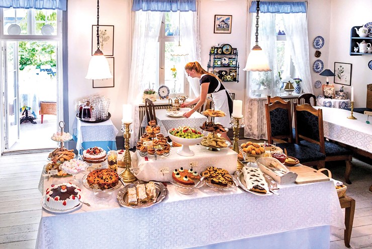 Turen afsluttes med et stort udvalg af hjemmebagte kager