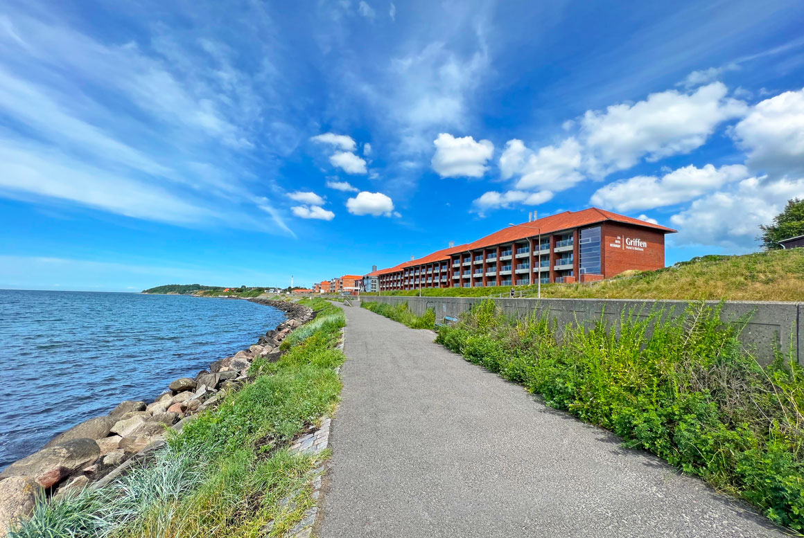 Griffen Spahotel er beliggende lige ud til havet