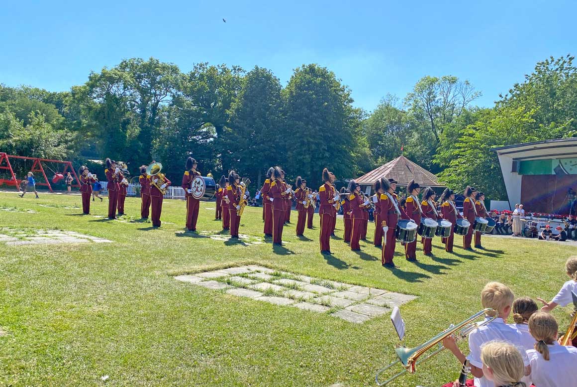 Festivaldag i fornøyelsesparken Brændesgaardshaven