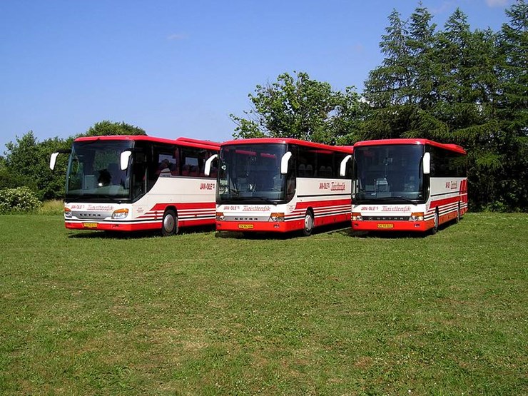 Vi hjälper gärna till med busstransport om ni anländer med tåg eller flyg