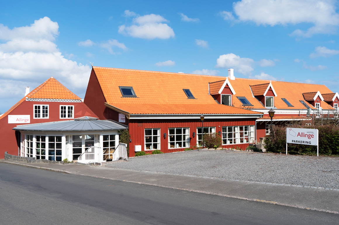 Hotel Allinge er beliggende i kystbyen Allinge