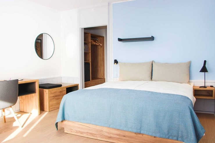 Indretning af værelserne med havudsigt