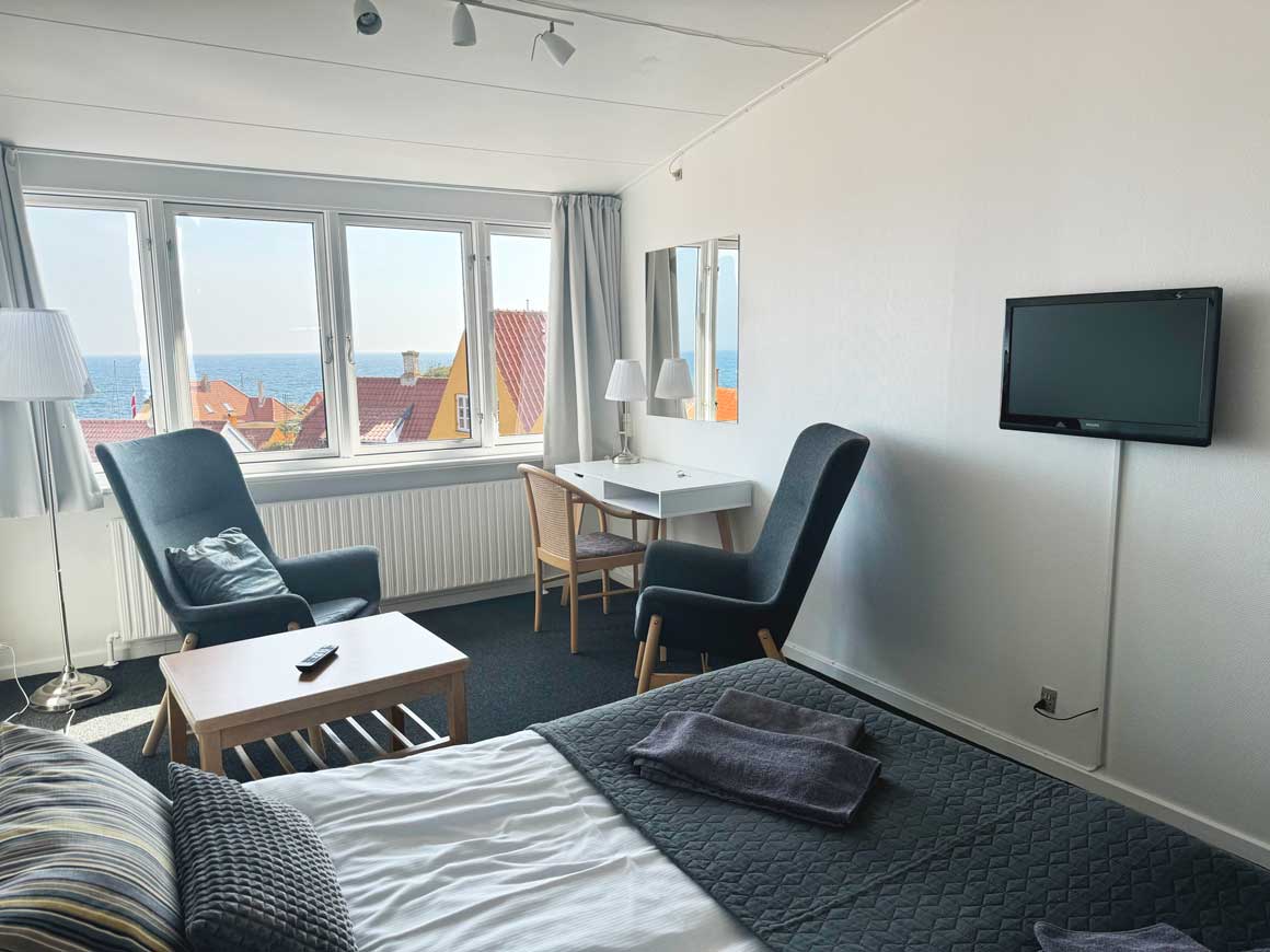 Slap af på hotellets hyggelige værelser